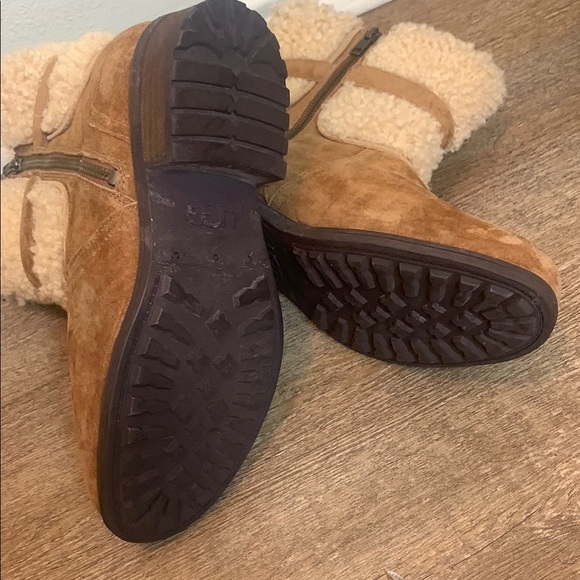 UGG Women's Tan Shearling Boots - Picture 5 of 7